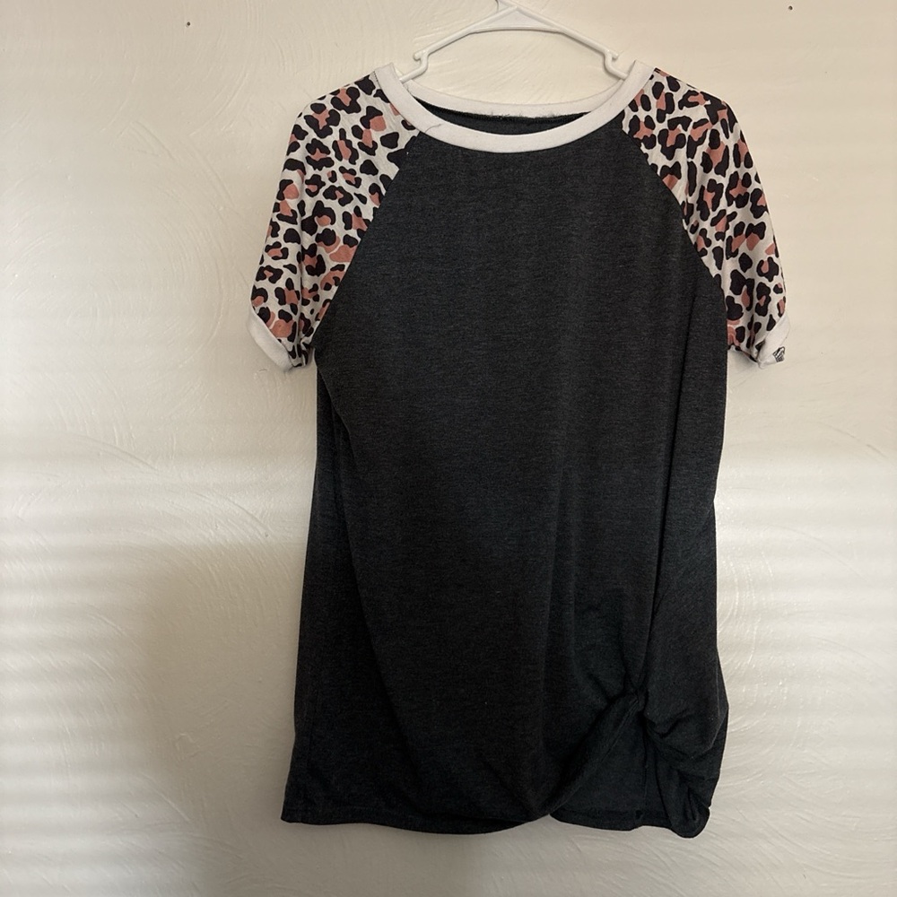 SHEIN Black Short Sleeve Raglan Tee with Pink Leopard Sleeves